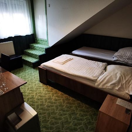 Komplex -Rendezvenytermek-Panzio-Apartman-Irodak- Mateszalka Exteriör bild