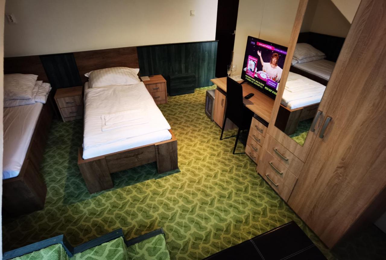 Komplex -Rendezvenytermek-Panzio-Apartman-Irodak- Mateszalka Exteriör bild
