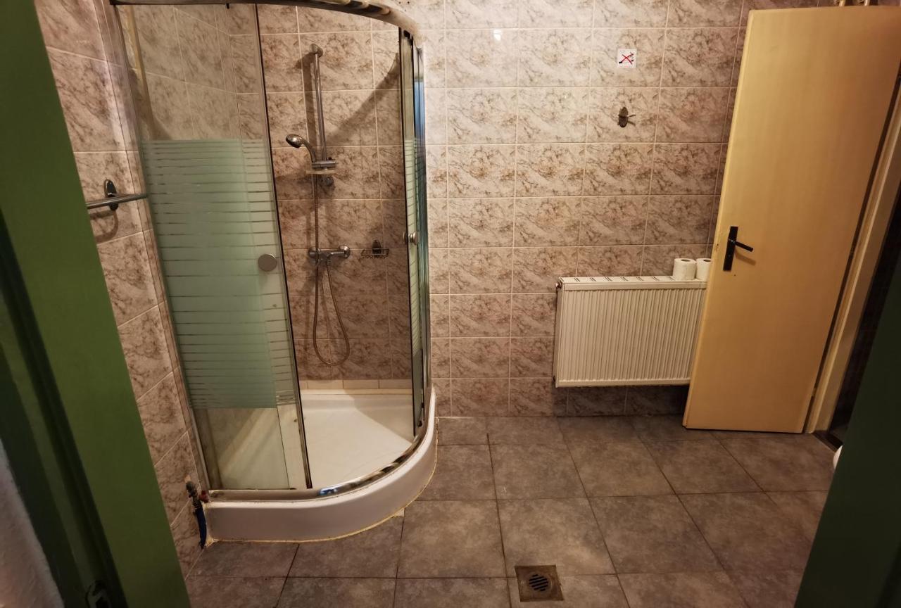 Komplex -Rendezvenytermek-Panzio-Apartman-Irodak- Mateszalka Exteriör bild
