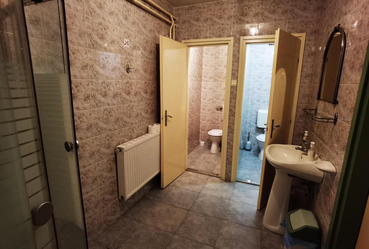 Komplex -Rendezvenytermek-Panzio-Apartman-Irodak- Mateszalka Exteriör bild